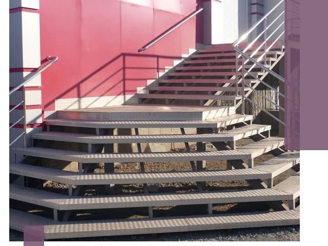 Лестницы для магазина в Выборге — изготовление и монтаж