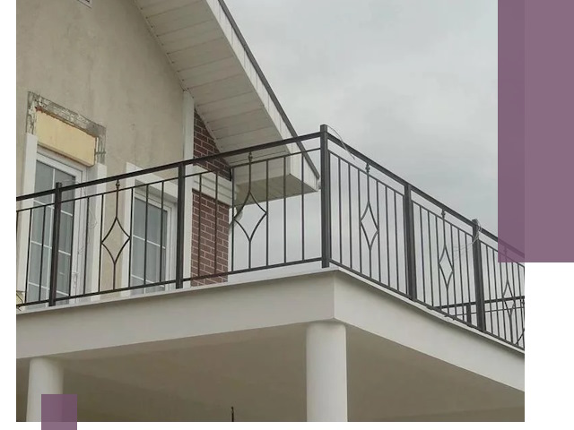 Изготовление балконных ограждений в Выборге из металла и стекла