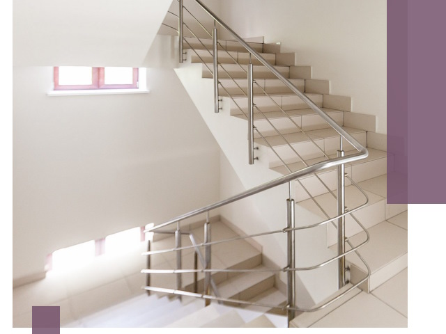 Установка и замена перил в подъезде в Выборге