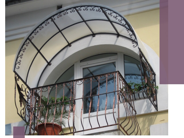 Козырьки над балконом в Выборге — изготовление и монтаж