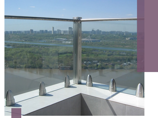 Стеклянные парапеты премиум класса в Выборге для домов и бизнесов