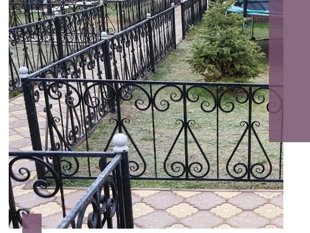 Кованые газонные ограждения под ключ в Выборге